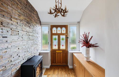 Meadow House with Driveway Parking, Spacious Garden, Fast Wifi and Smart TVs by Yoko Property - Foto 27