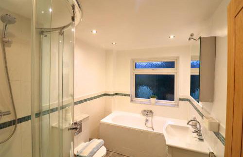 Weybridge Stunning Five Bedroom House With Garden - Foto 15