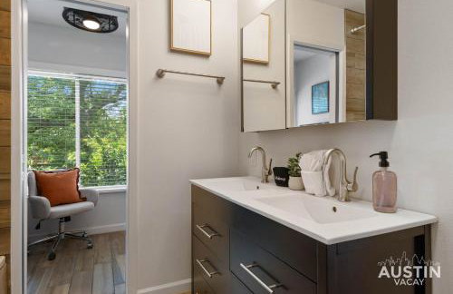 1BR 1BA Pet Friendly Condo w Pool, Gym, Walk to SoCo and Lake by Austin Vacay - Foto 26