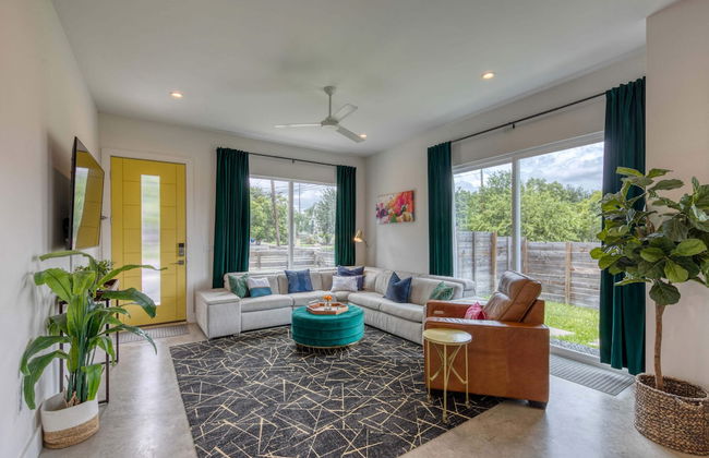 Contemporary Home Centrally Located Near Soco & DT - Foto 27