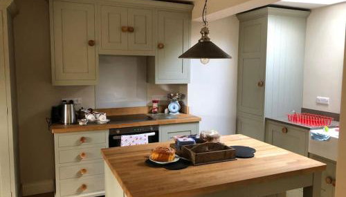 St Anthony’s, bright perkily decorated 3 bedroom house - Photo 4, stove, pet friendly, toaster, minibar