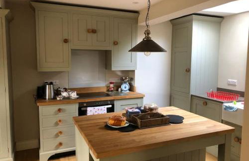 St Anthony’s, bright perkily decorated 3 bedroom house - Photo 4