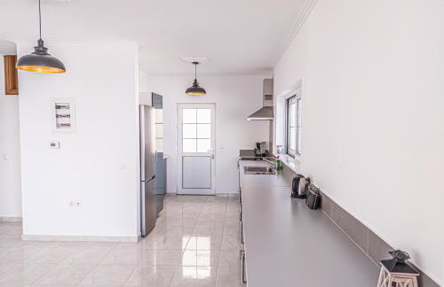 Modern villa with infinity pool close to the sea - Foto 16