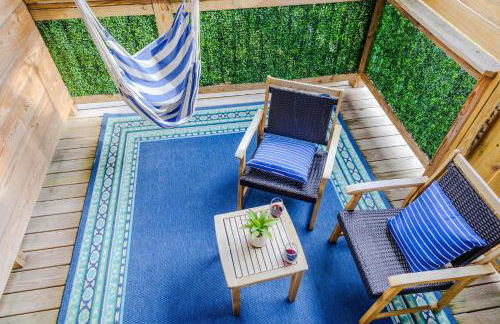 Jennifer's Stylish Apt Private Deck Backyard Oasis - Foto 30