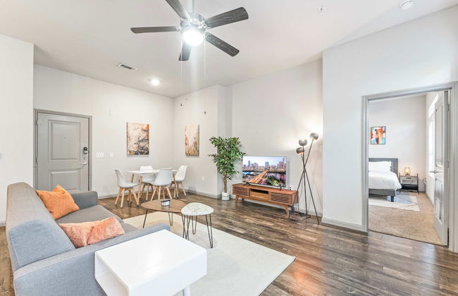 Homey 2BR Suite Close to Downtown w Fast Wifi - Foto 8