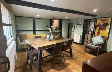 2BDR Cottage By Guest Nest Management In Horsham With Free Parking - Photo 9