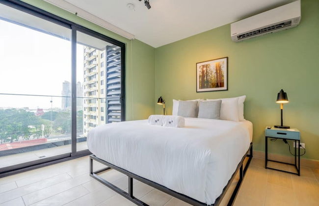 Luxurious 1BR Apartment With Stunning Balcony View - Photo 14