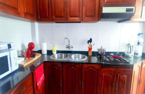 Escapada Deluxe con Wifi 2 Hab 2 Baños con Cocina & SmartTV cerca de Todo - Foto 10