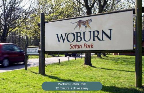 Stylish House with Driveway Parking, Self-Check-In, Fast WiFi and Smart TV by Yoko Property - Foto 33