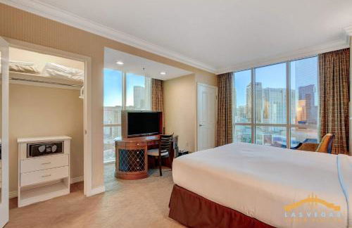 MGM Signature-17-801 1Br2Ba F1 Strip View Balcony - Foto 17