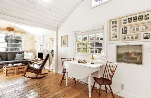 Charming Beach Cottage with Ocean Views & Sauna - Foto 9