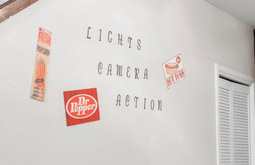 Lakefront Retreat with Deck, Movie Room and Yard - Foto 51