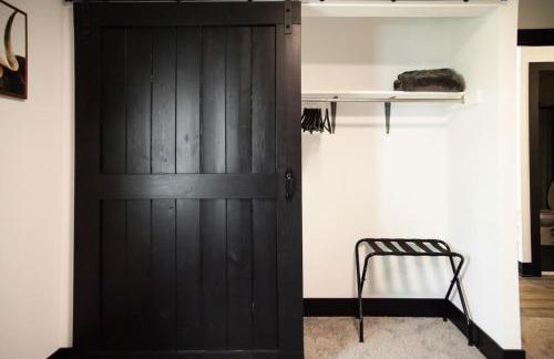 Modern Cottage with hot tub near lake, wineries, Geneva and SPIRE - Foto 35