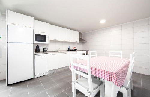 Melo's Place - Photo 14