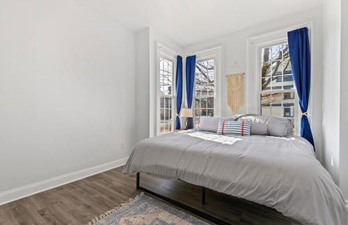 Casa Soleada in East Rock near DT and Yale SOM with FREE Parking and King Bed - Foto 6