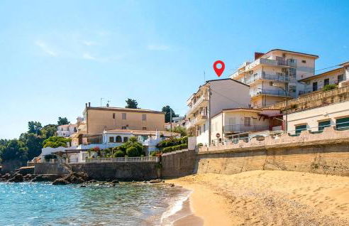 2 Bedroom Cozy Apartment In Staletti - Photo 2