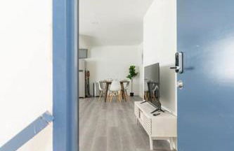 City Retreat Minutes to DT - Foto 37