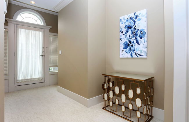 Grand 4 Bedroom Vacation House near Vancouver Downtown - Photo 3