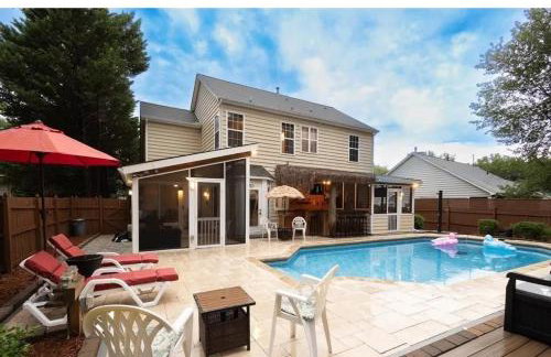 Tropical Oasis with Tiki Bar, Firepit, Seasonal Pool - Foto 6