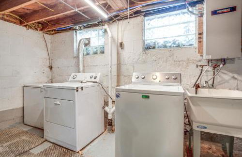 Walk to Lake Erie and Beach Access Home with Deck! - Foto 19