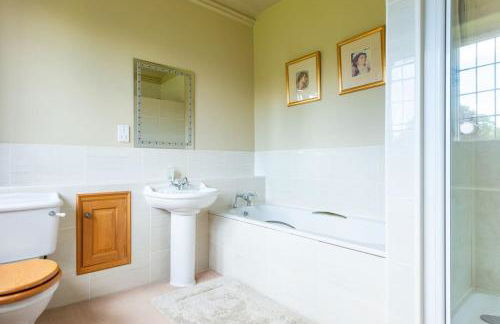 Manor Estate - Two Accommodation Wings - Sleeps 14 - Foto 77