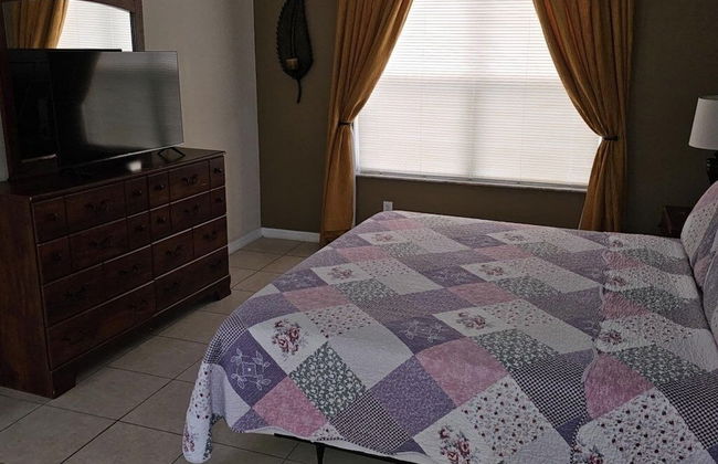 Spacious 7 Br, 4.5 Br Retreat With Pool 7 Bedroom Condo by RedAwning - Foto 7