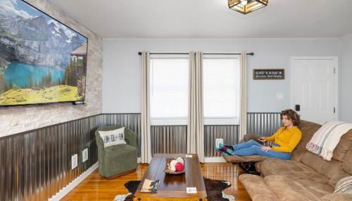 Country Cow Flair with Large TVs, Ample Parking, Nintendo, EV Ready - Photo 1