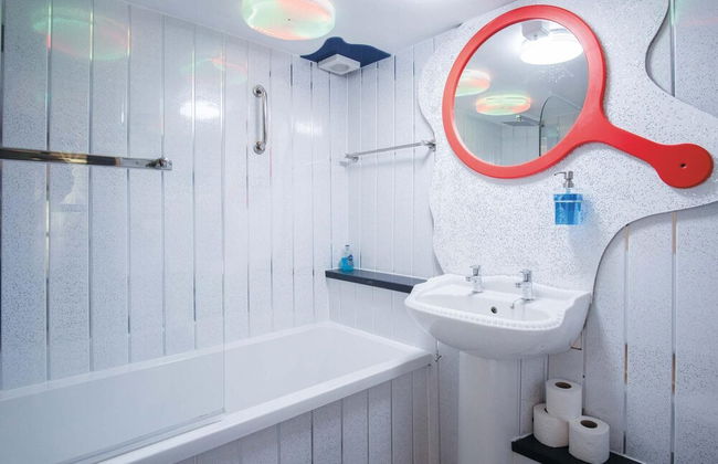 Clouds - 1 Bedroom Holiday Home - Milford Haven - Photo 23