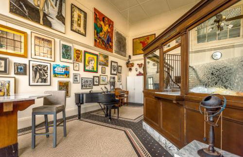 Luxury Living in Historic Bank Haven of Art&Music - Foto 34