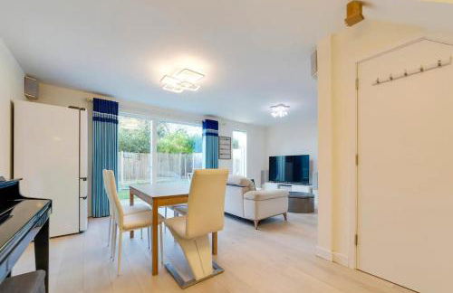 Pass the Keys 53 Austin Drive · Modern Townhouse near Addenbrookes Own Parking - Foto 2