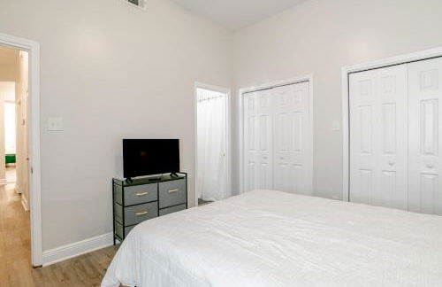 Newly Renovated Downtown Apartment in the Historic District, Quiet Street! - Photo 11