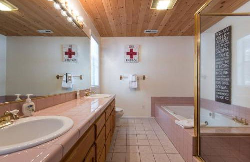 Tahoe Vista Home w/ Spa close to Northstar & Lake - Foto 9