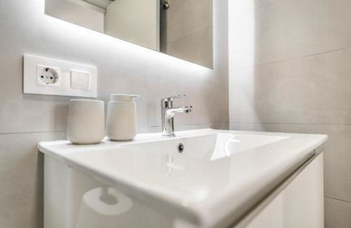 Picturesque apartment with terrace by REMS - Photo 9