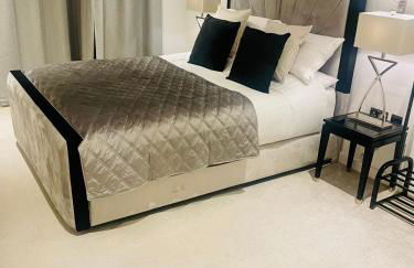 Superior Large Suite Luxury Living City Apartment, 2 Kingsize Bedrooms Business Suite - Free WiFi - Foto 8