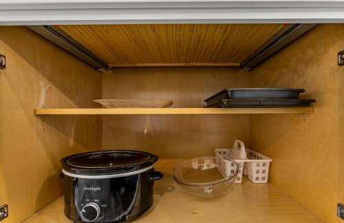 Relax And Sea NEW Luxury Canal-View Escape Gated Community Firepit and Decks - Foto 52