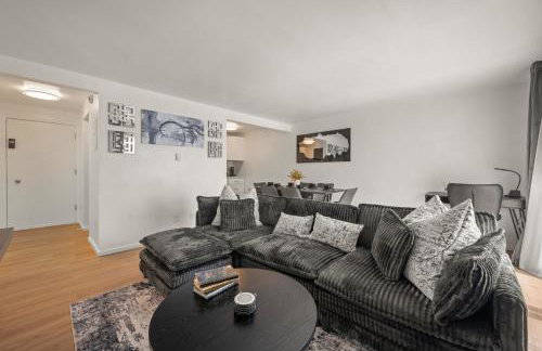 Gray Oasis 1 Bed Apartment in Fremont - Photo 3