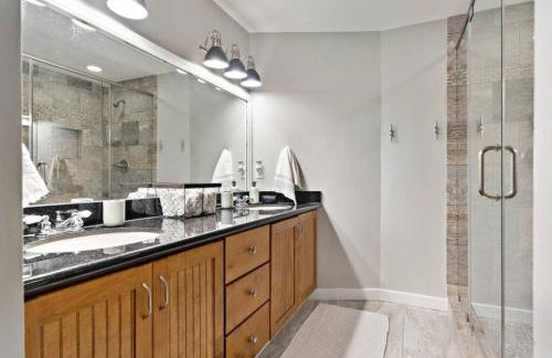 3-story beach house with incredible ocean views, steps to the beach - Photo 24