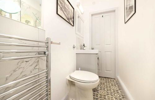 JOIVY Spacious 2-Bedroom Ground Floor Flat - Foto 60