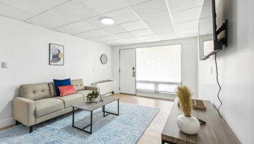 East 120 I Modern Refinished Apt Downtown I Gym - Foto 1