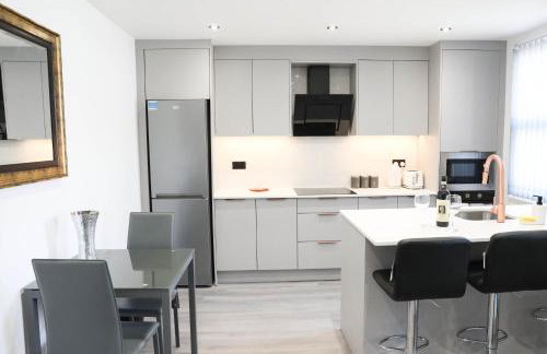 Modern 4 BR flat with 4 ensuites in central Reading - Photo 17