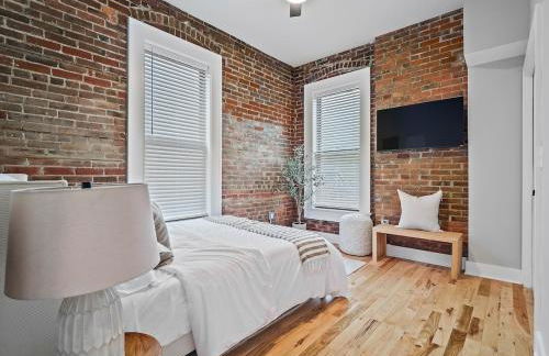 The Modern Boho Brick Loft - Foto 9