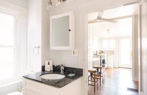 Charming Highlands Cottage - Walk to Shops & Eats - Foto 31