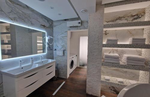 Apartment Casa Lumina - 5 minutes to the airport - Foto 39