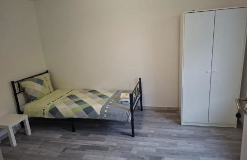 Zwei separate Zimmer im 1 OG Ideal für Montüeren oder Studenten WG - Foto 8