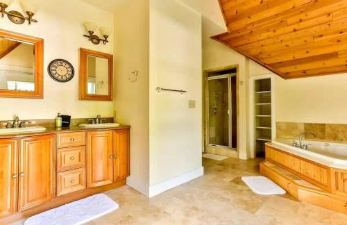 Stunning 5BR at Hunter and Windham w Oversized Deck, 5 Acres, and Mountain View - Foto 17