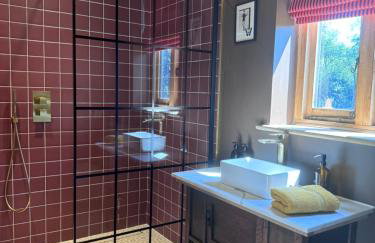 Farmhouse in Suffolk with wild swimming & hot tub - Photo 52