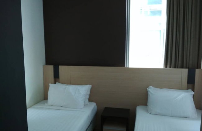 Queens Service Suite at Swiss Garden Residences - Photo 8