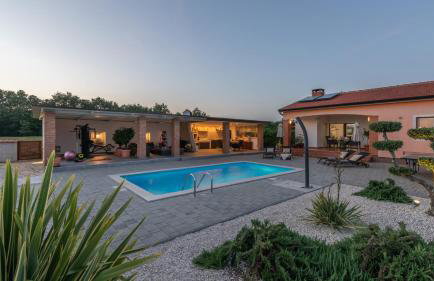 Beautiful Villa Sveta Anna with jacuzzi in Tinjan - Foto 1