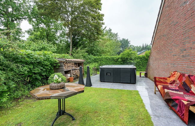 Cozy Holiday Home with Hot Tub in Lauwersoog by Lake - Foto 26