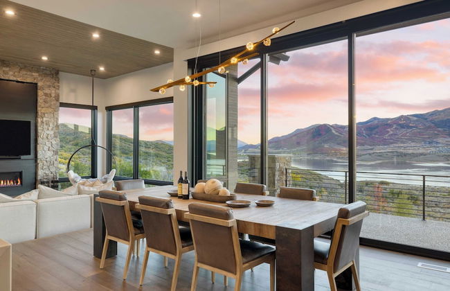 Reflection by Avantstay Sleeps 18 + Lake Views Hot Tub + Game Room - Foto 6